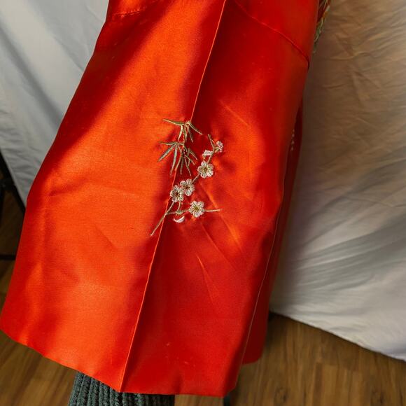 Vintage Oriental Embroidered Kimono Robe Cover Up Red Floral Crane Waist Tie - Picture 4 of 12